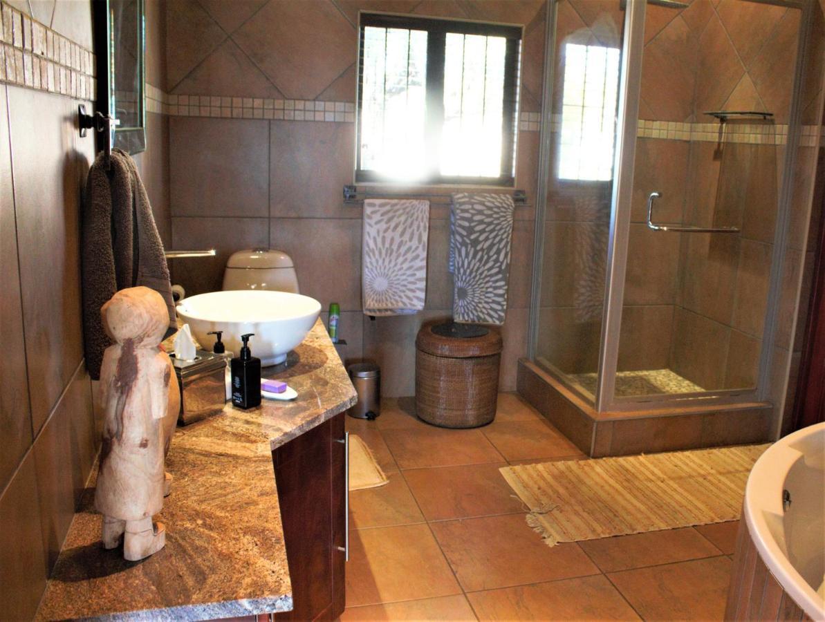 Karee & Wild Olive Guest Lodge Hekpoort Exteriör bild